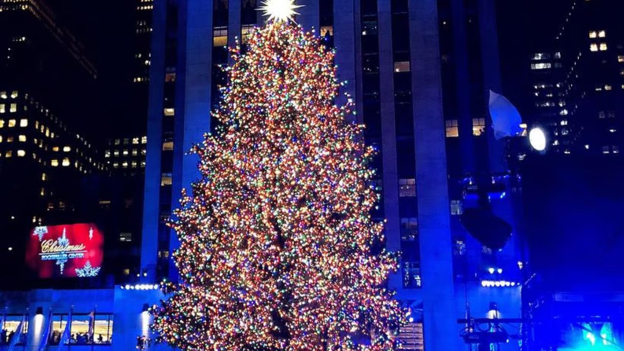 Imagen Principal de Nota: Llega a Nueva York el árbol de Navidad del Rockefeller Center y marca el inicio de la temporada festiva