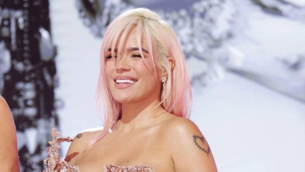 Imagen Principal de Nota: Karol G 'muy afectada' por las críticas en su última canción