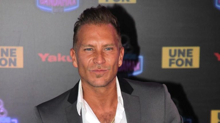 Imagen Principal de Nota: Famoso actor anunció que perdió la audición en un oído ¿dejará de actuar?