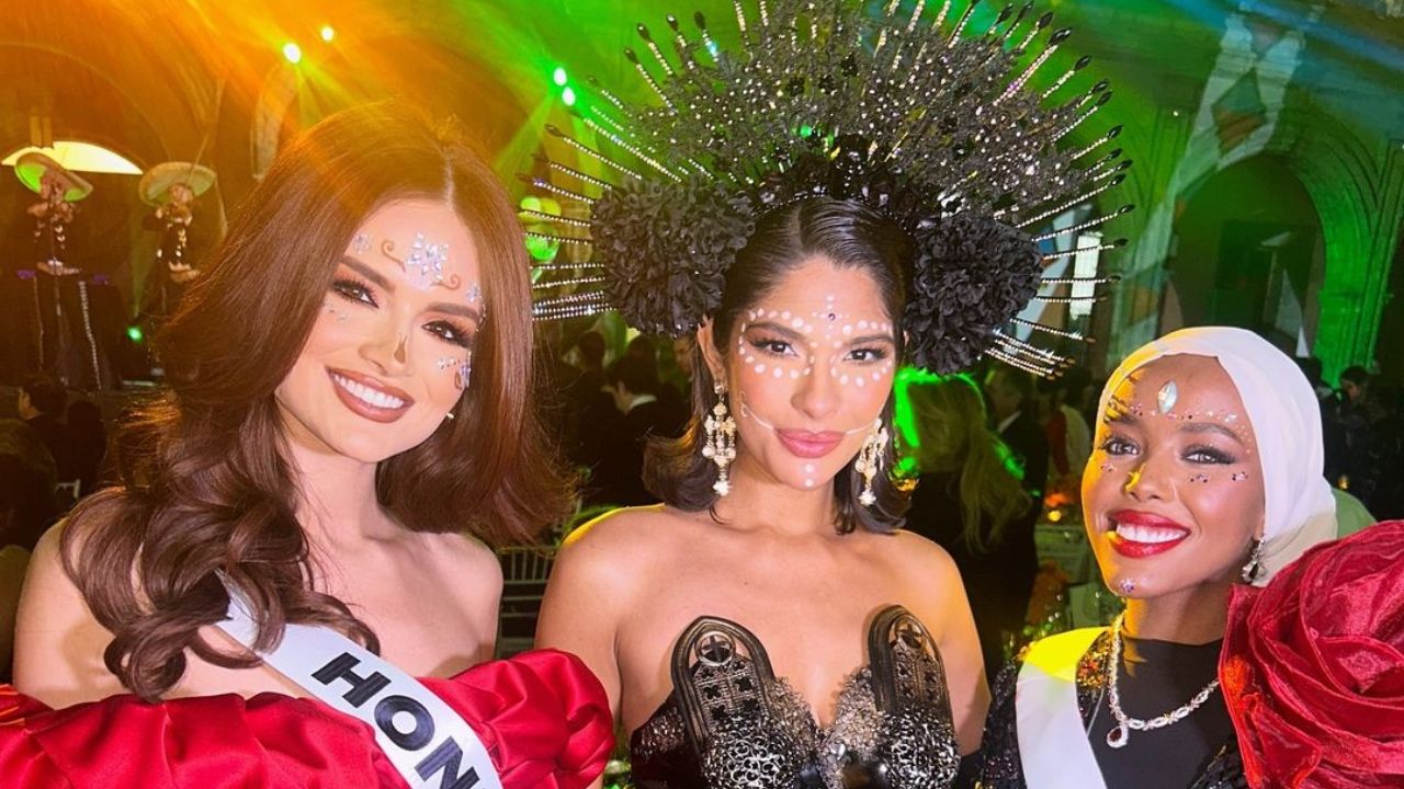 Imagen de Stephanie Cam posa junto Sheynnis Palacios