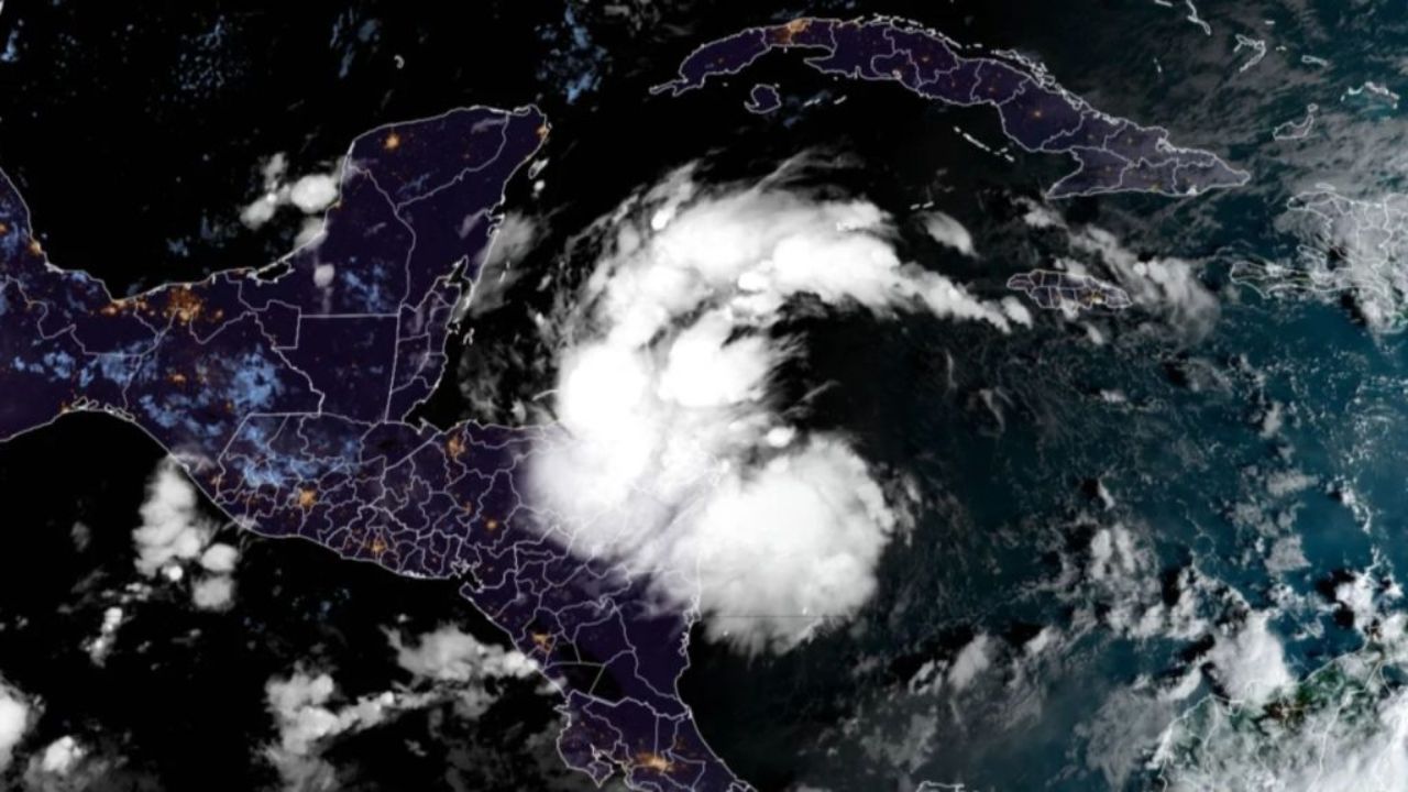 Imagen de EN VIVO trayectoria: Tormenta  tropical Sara comienza a alejarse y se desplaza hacia Belice
