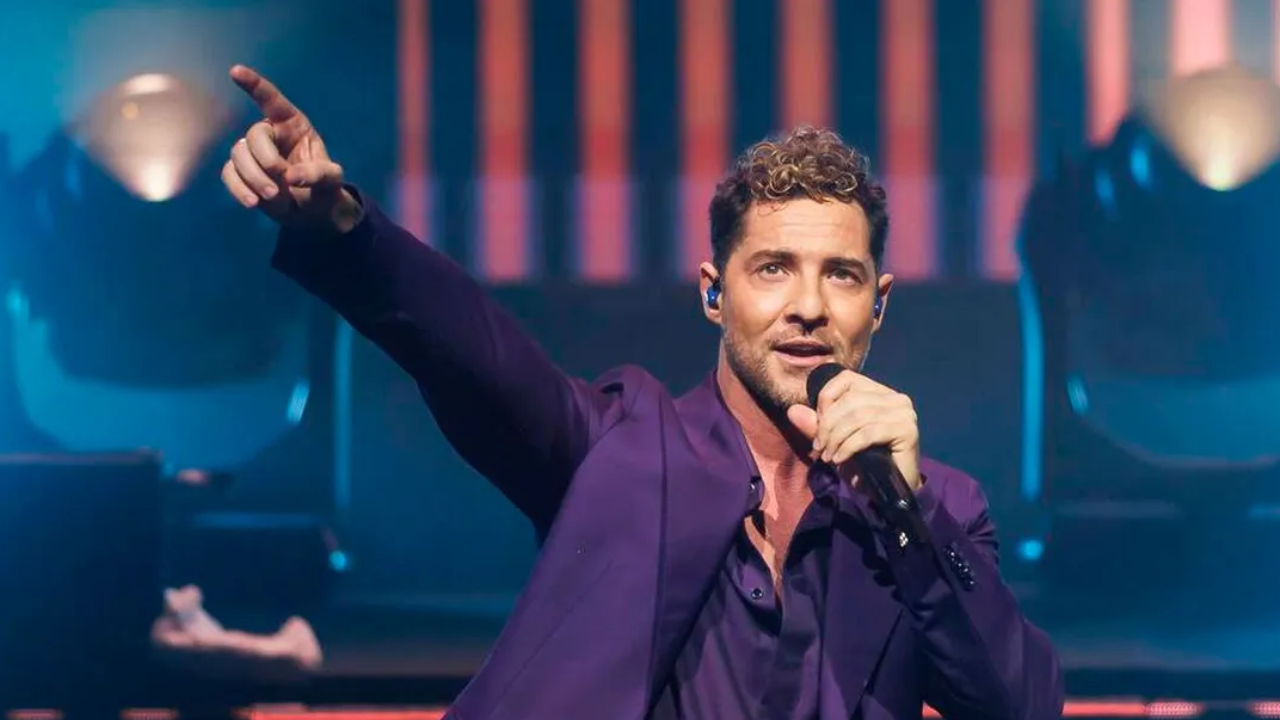 Imagen Principal de Nota: ¡Qué susto! Esto le pasó a David Bisbal en pleno show