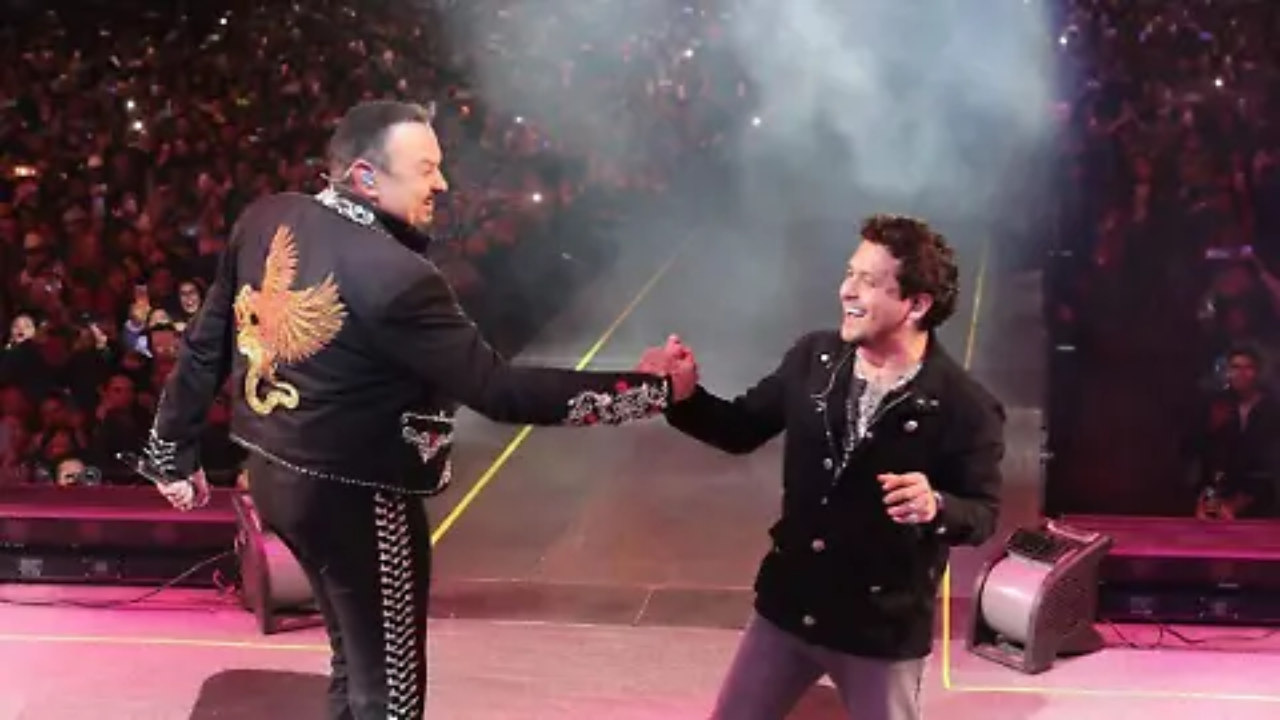 Imagen Principal de Nota: ¡Christian Nodal y Pepe Aguilar deslumbran juntos en un épico show en México!