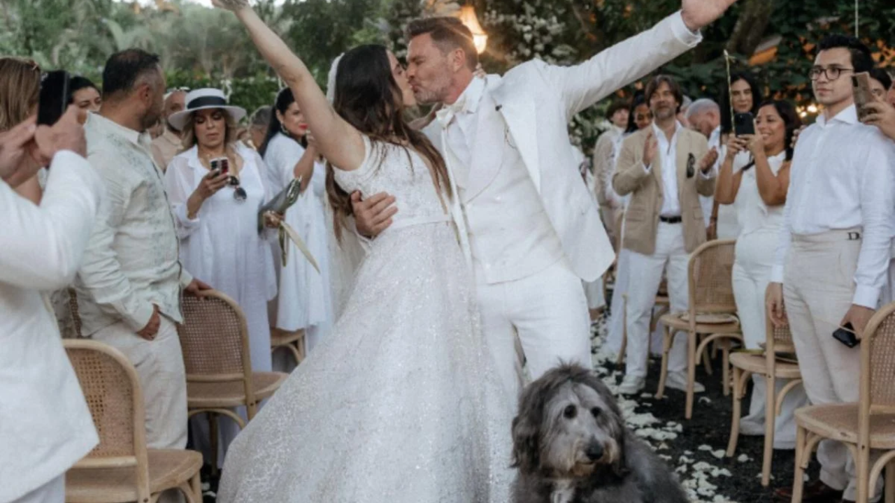 Imagen Principal de Nota: ¡Julián Gil y Valeria Marín se dan el sí en una romántica boda en Puerto Rico!
