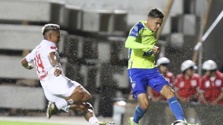 Imagen Principal de Nota: Olancho FC y Olimpia empatan en la ida de las semifinales en Tegucigalpa