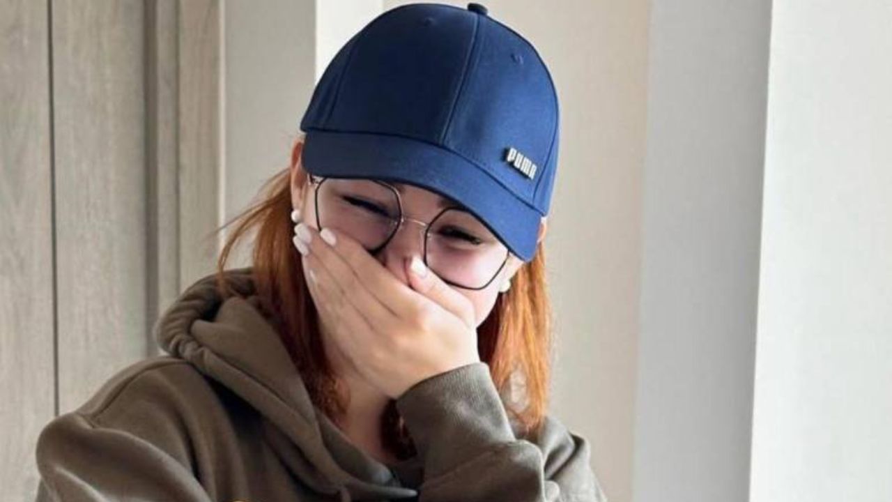 Imagen de Jennifer Aplícano de luto; llora irreparable perdida