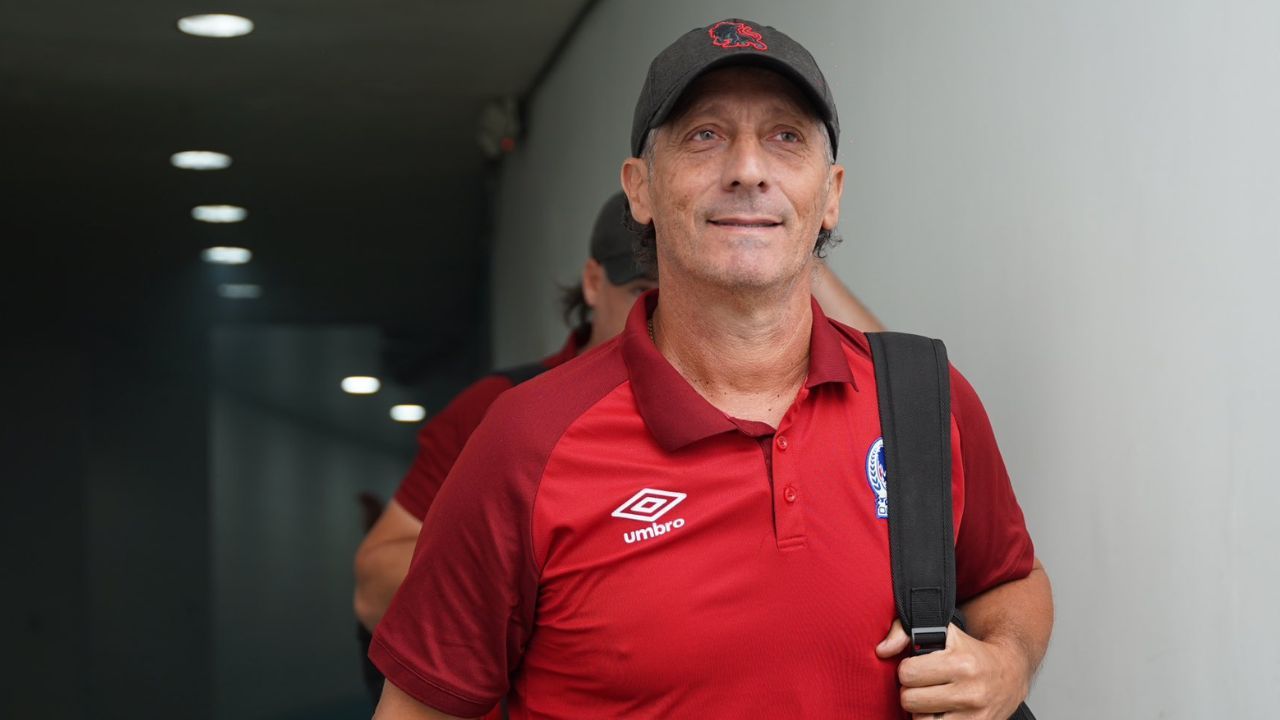 Imagen Principal de Nota: Troglio revela cuál es su canción favorita de la 'Ultra Fiel'