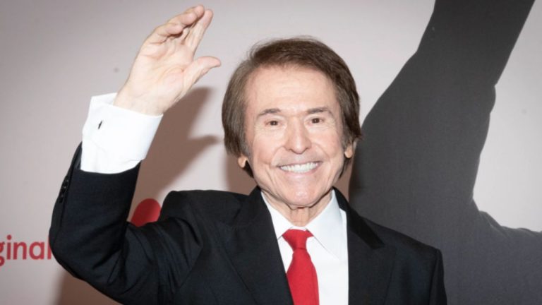 Imagen Principal de Nota: Raphael es diagnosticado con cáncer cerebral