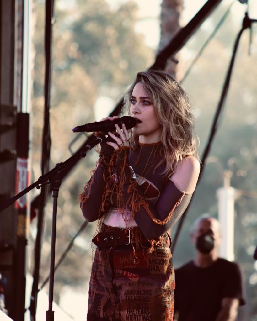 Paris Jackson conmueve con impactante mensaje: