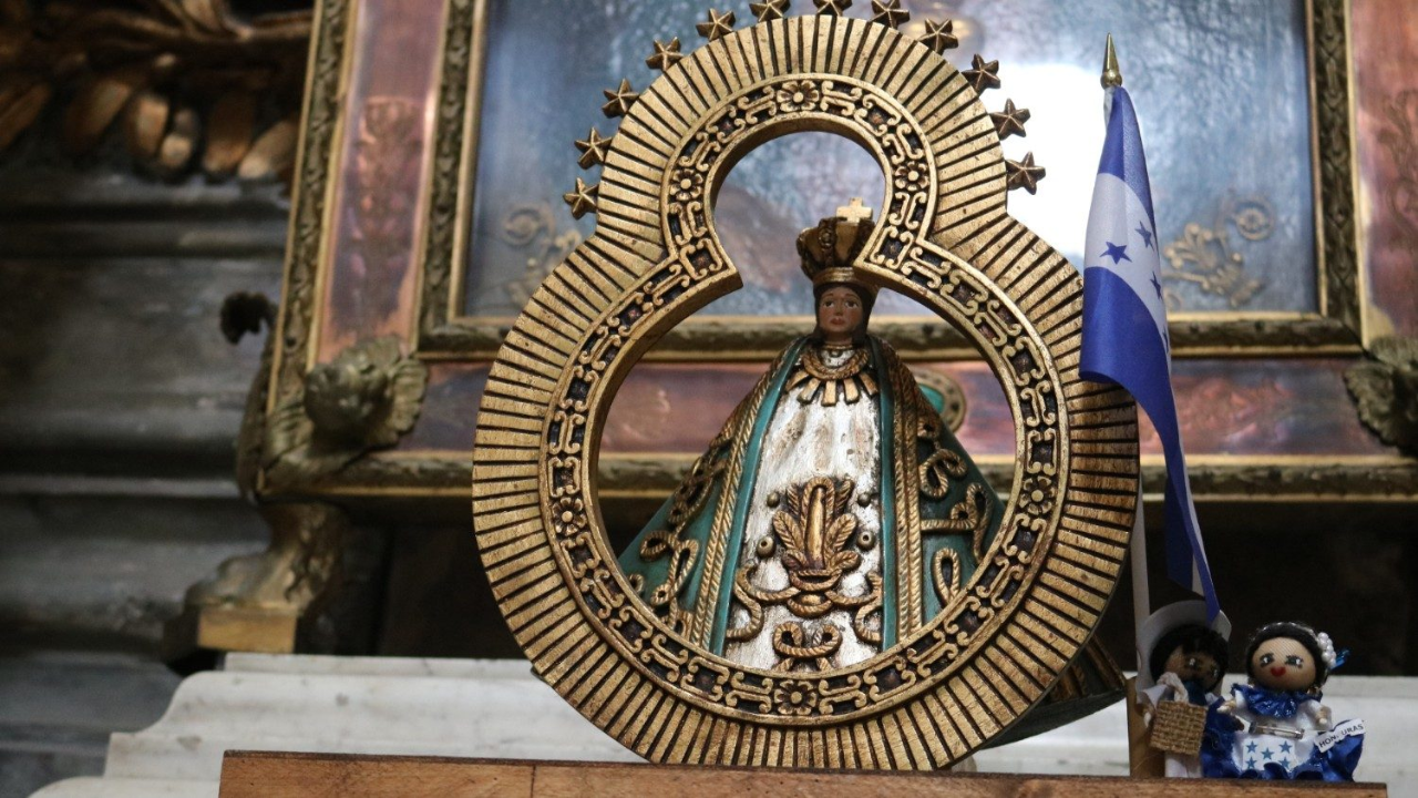 Imagen de "Aquí estamos para que nos protejas madre",  testimonio de señora que pidió ayuda a la Virgen de Suyapa