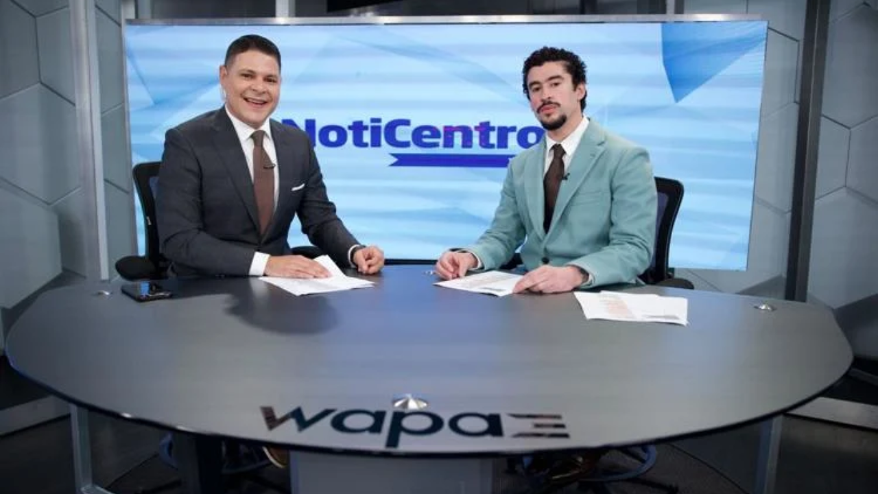 Imagen Principal de Nota: Bad Bunny dejó boquiabiertos a todos al debutar hoy como presentador en NotiCentro