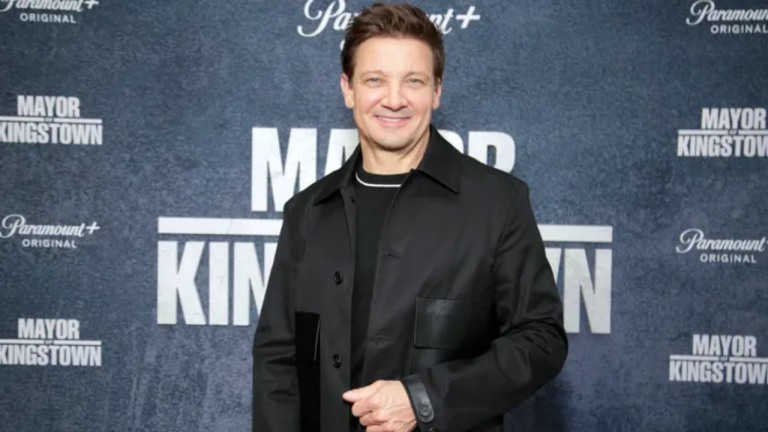 Imagen Principal de Nota: Jeremy Renner festeja su nueva vida tras sobrevivir a un grave accidente