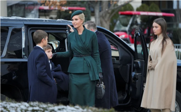 Ivanka Trump llega acompañada de sus hijos