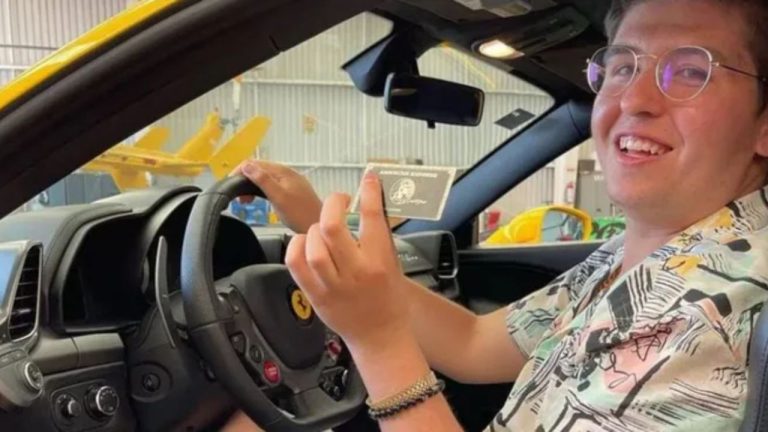 Imagen Principal de Nota: Letra Fofo Márquez, usuarios se burlan de la escritura del mexicano