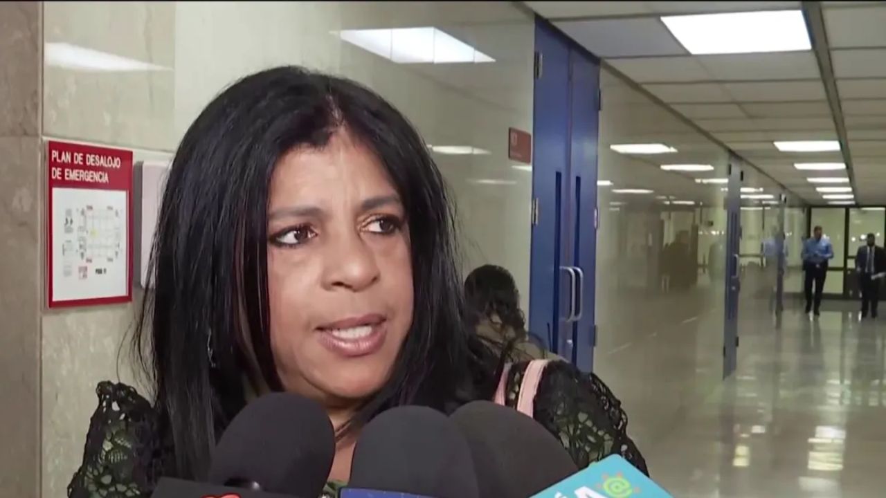 Imagen Principal de Nota: Madre de Arcángel se desmaya al conocer decisión del juez en el caso de su hijo