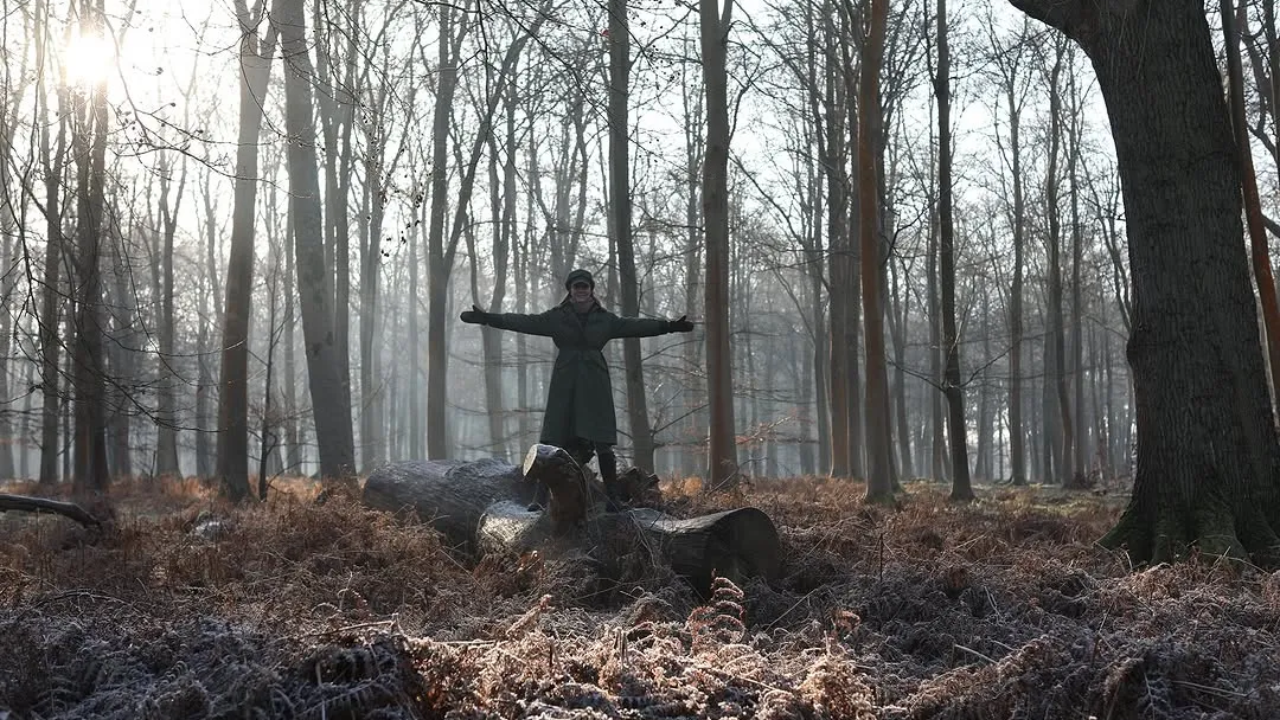 Kate Middleton en medio de un bosque, fotografia capturada por su hijo