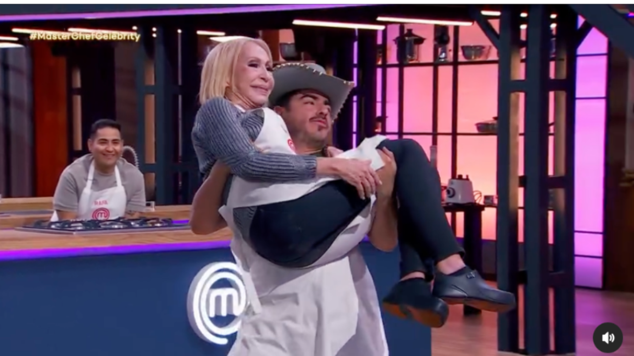 Imagen Principal de Nota: Rey Grupero dedica en vivo su canción “La sugar momia” a Laura Bozzo y causa revuelo