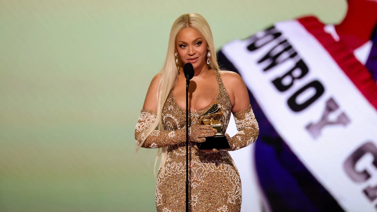 Imagen Principal de Nota: Varillas dañan el atuendo de Beyoncé y el momento queda captado en video