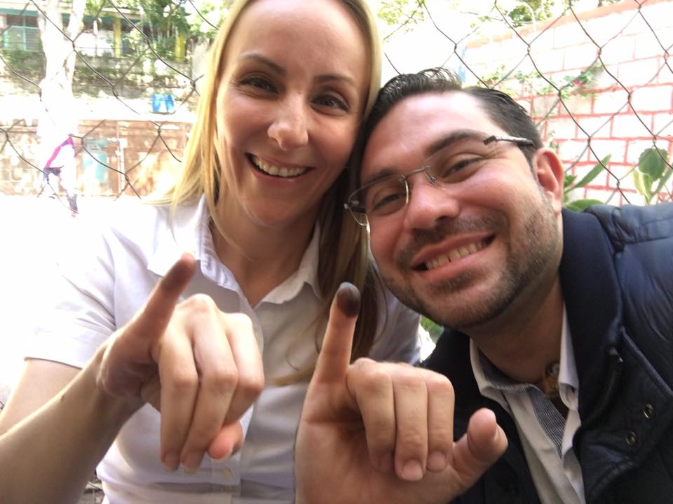 Jorge Calix y su esposa