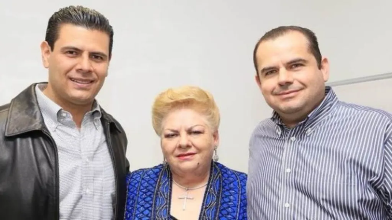Paquita la del barrio junto a sus hijos
