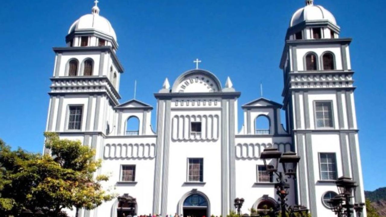 Imagen Principal de Nota: Santuario de la Virgen de Suyapa lugar de fe y devoción