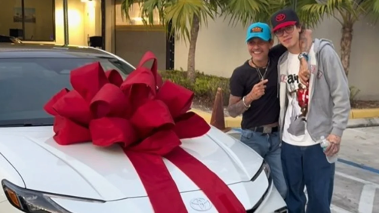 Imagen Principal de Nota: Marc Anthony sorprende con la elección del primer auto para su hijo Ryan y desata reacciones en redes