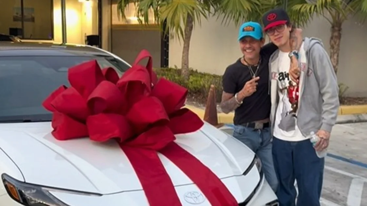 Imagen Principal de Nota: Marc Anthony sorprende con la elección del primer auto para su hijo Ryan y desata reacciones en redes