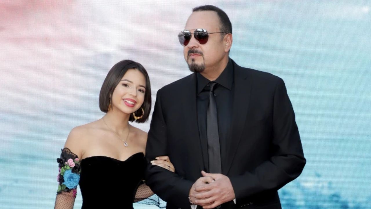 Imagen Principal de Nota: Pepe Aguilar revela si le ha comprado portadas a su hija para limpiar su imagen