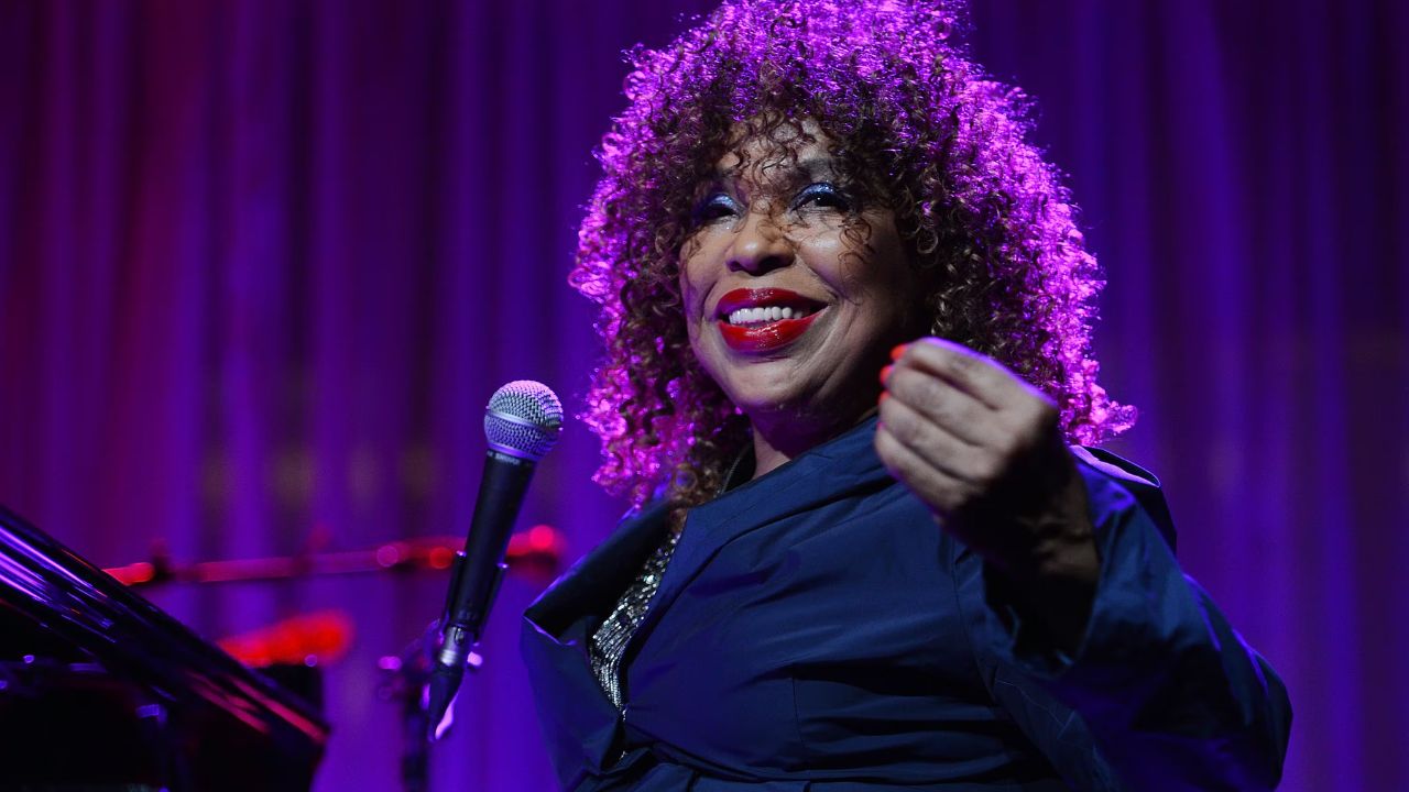Imagen Principal de Nota: Murió Roberta Flack, la voz de “Killing Me Softly” a sus 88 años