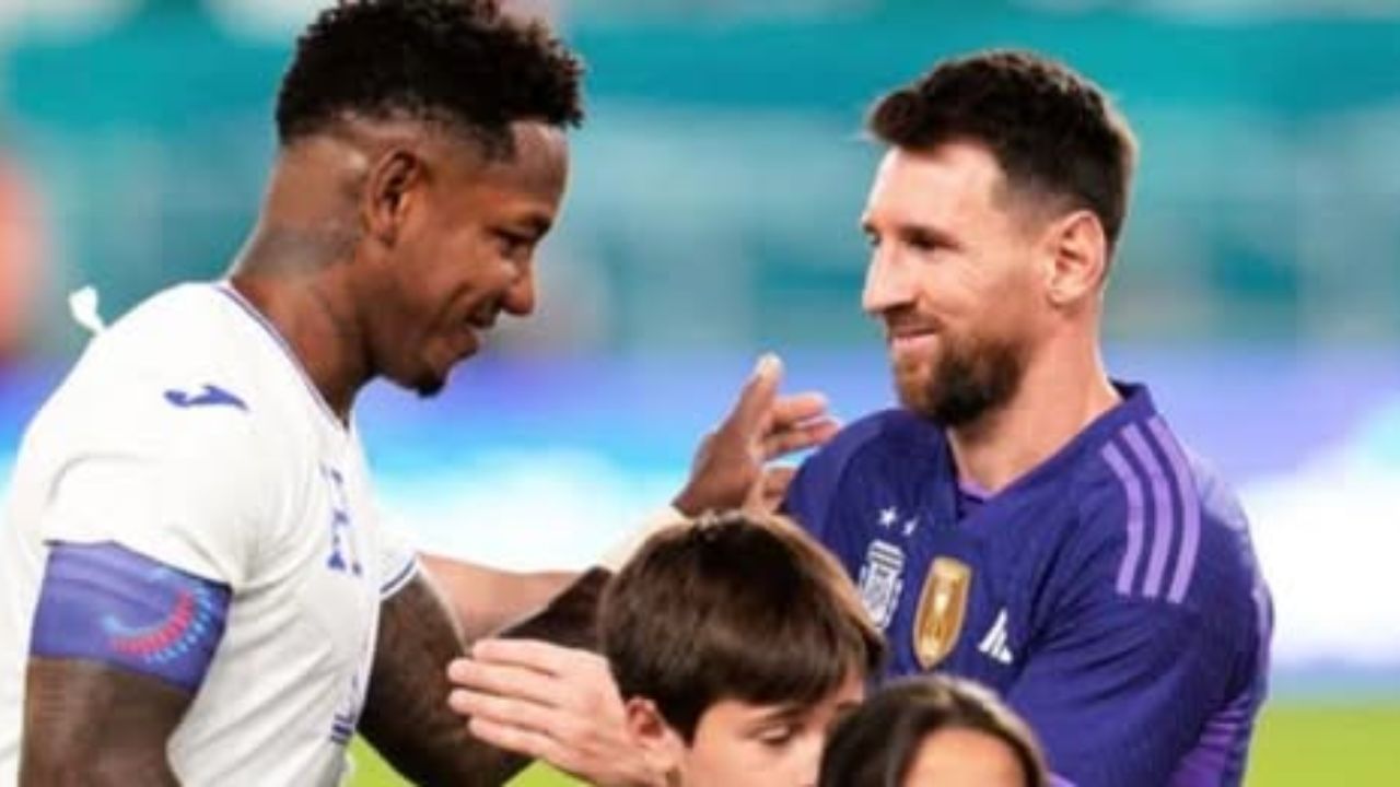 Imagen Principal de Nota: Romell Quioto presume fotos con Messi tras el partido contra Olimpia en Honduras