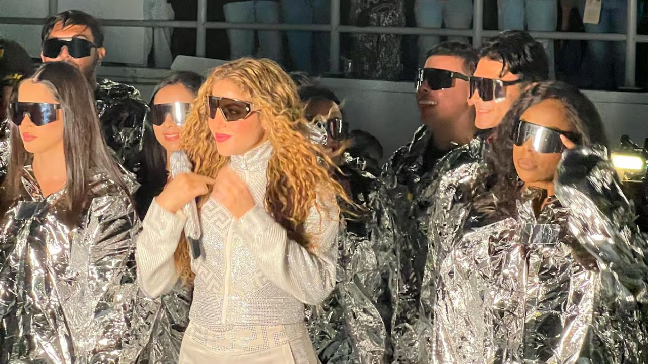 Imagen Principal de Nota: ¿Grosera ? Video viral capta manotazo de Shakira hacia una bailarina