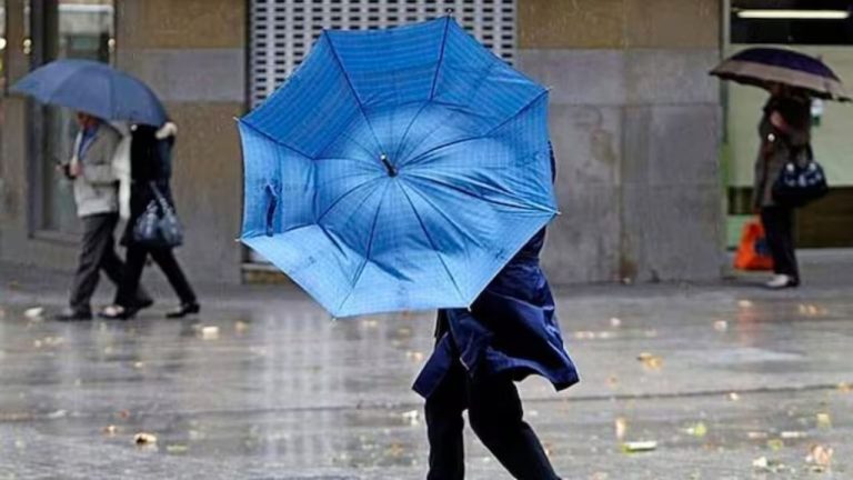 Imagen Principal de Nota: Clima: Vientos fuertes y lluvias dispersas para este viernes
