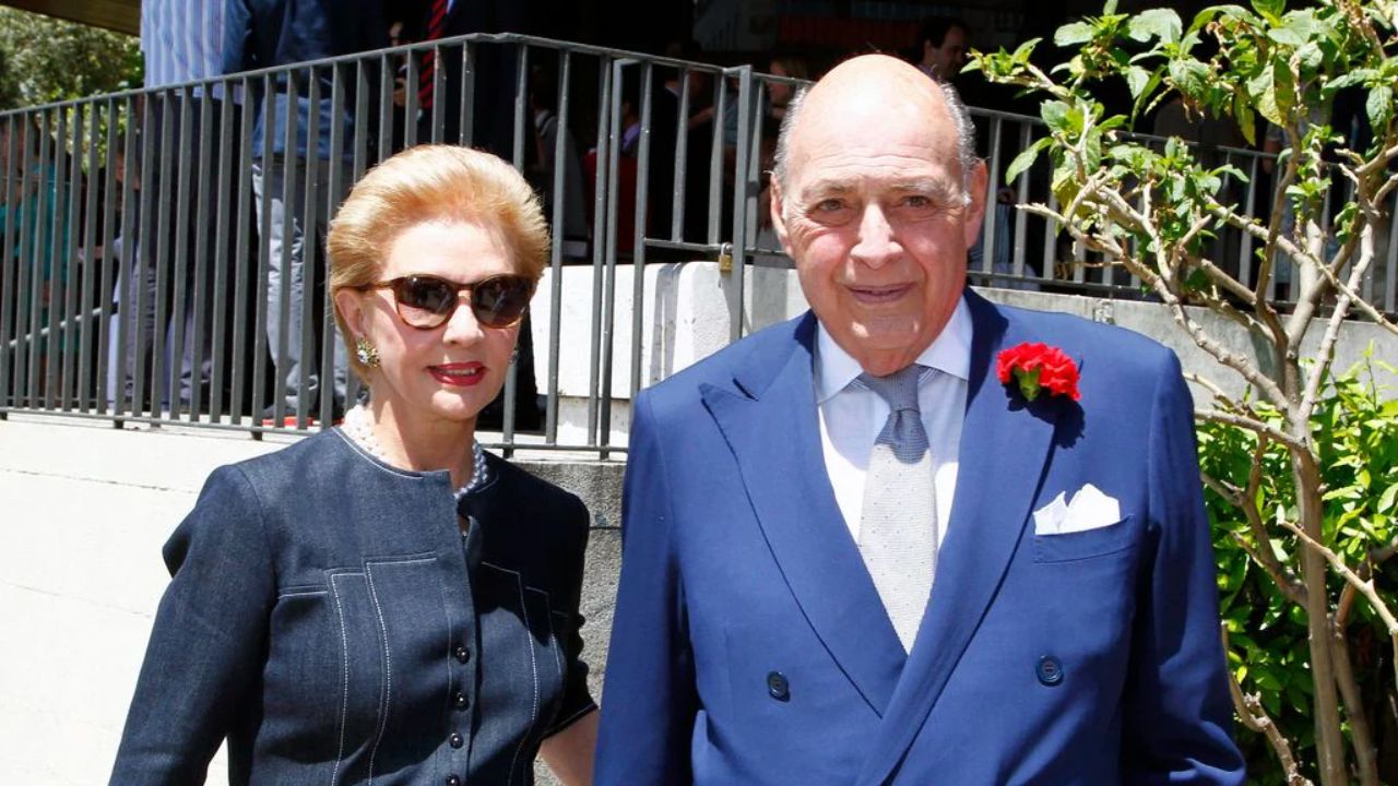 Carolina Herrera junto a su esposo