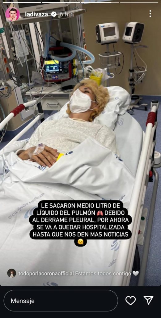 Mamá de La Divaza en la camilla de hospital