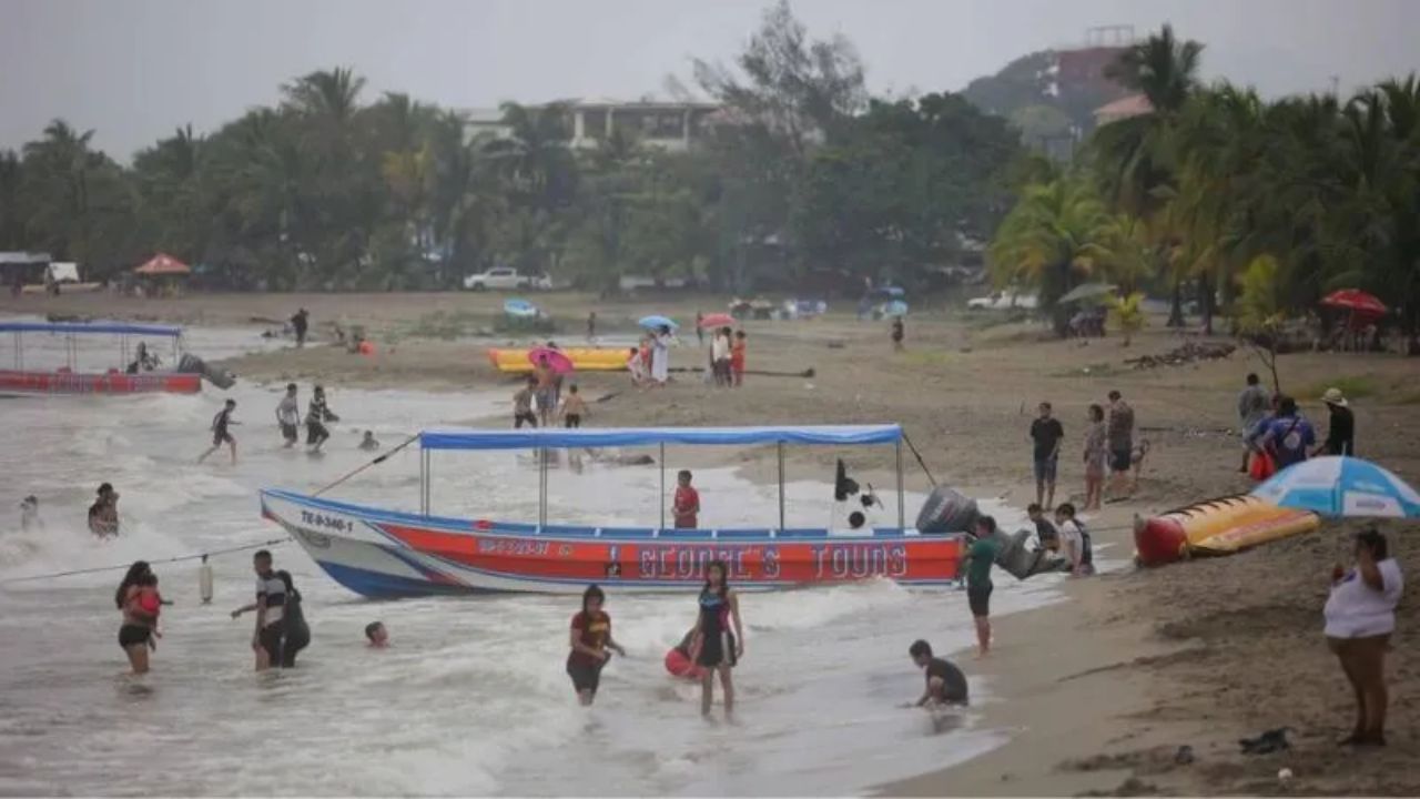 personas en la playa