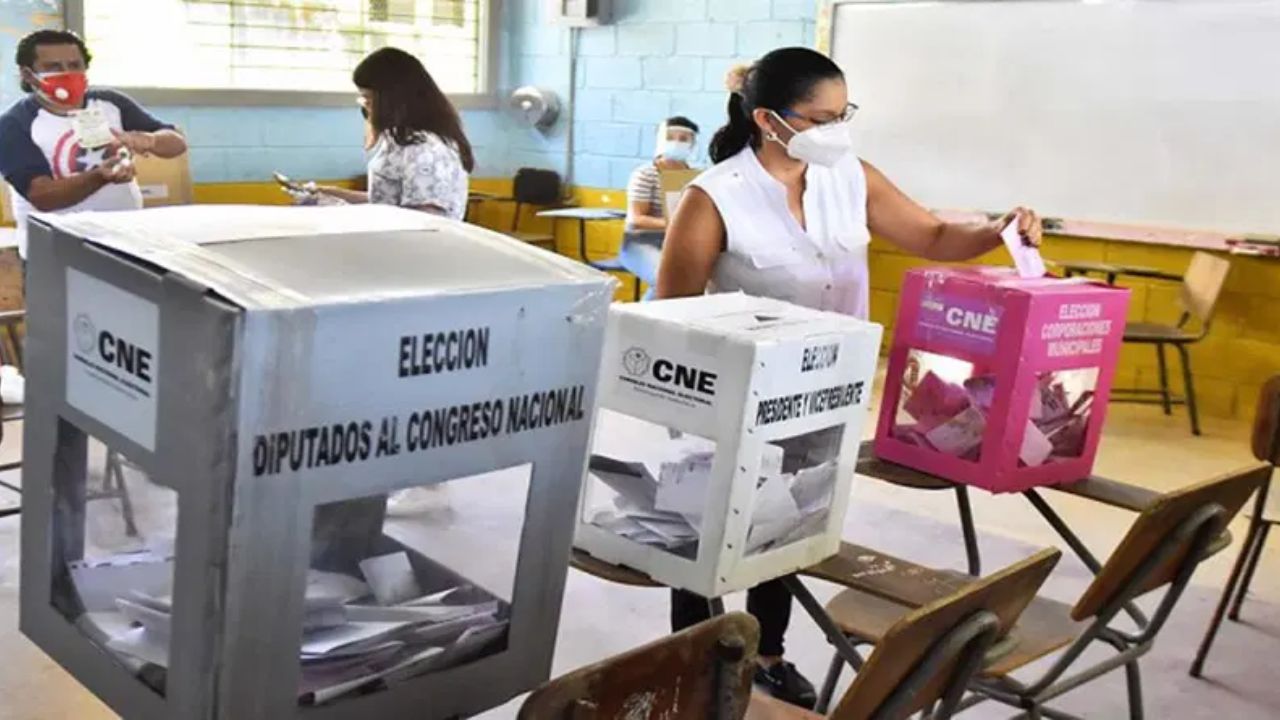 Imagen Principal de Nota: ¿A qué hora cerrarán los centros de votación en las elecciones?