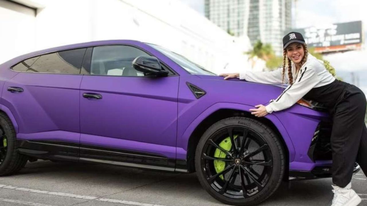 Imagen Principal de Nota: Chocan el Lamborghini que Shakira regaló a un fanático