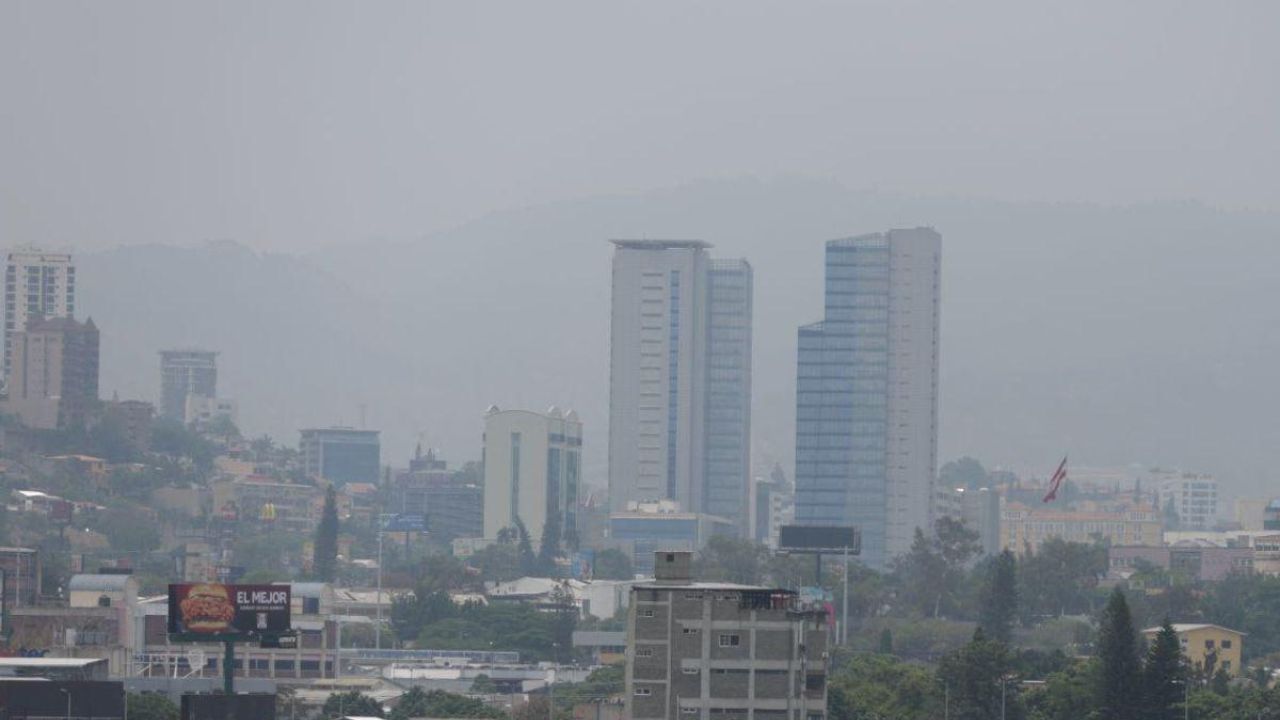 Imagen Principal de Nota: Chubascos y contaminación del aire: Clima inestable en varias regiones