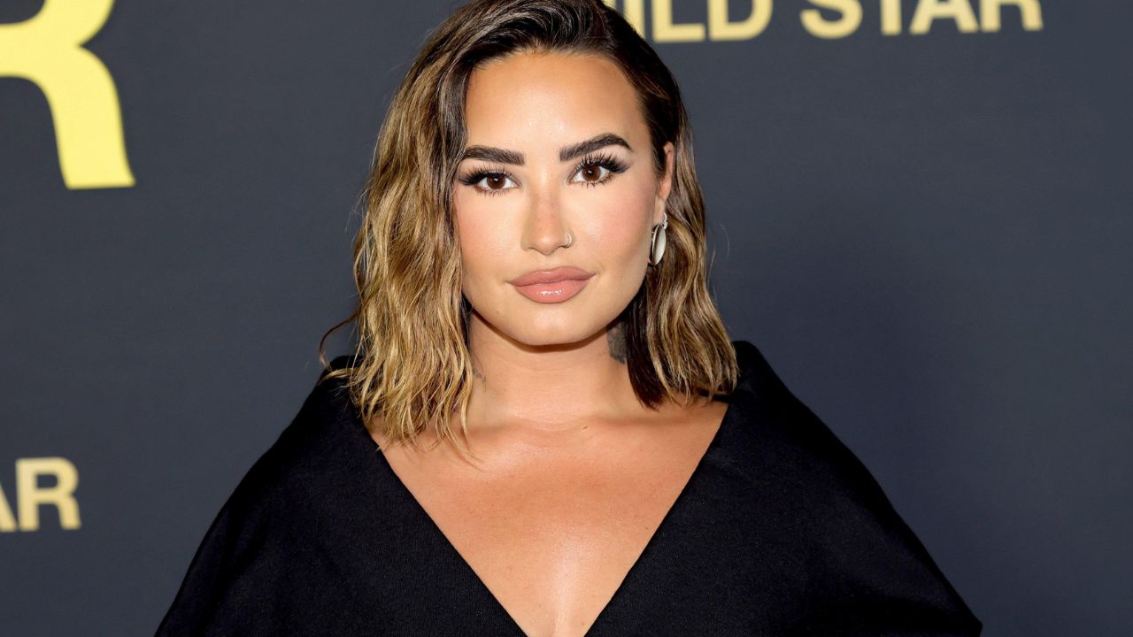 Imagen Principal de Nota: Demi Lovato asusta a sus seguidores tras aparecer temblando en un video