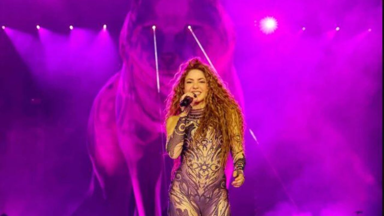 Imagen Principal de Nota: El inesperado accesorio que Shakira luce en sus conciertos