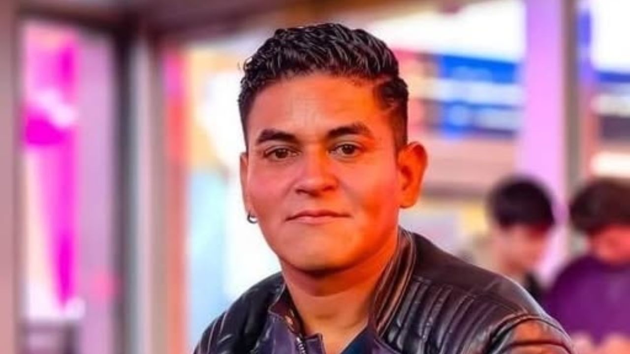 Imagen Principal de Nota: Le llueven las críticas a Herminio por aparecer tatuado y con aritos