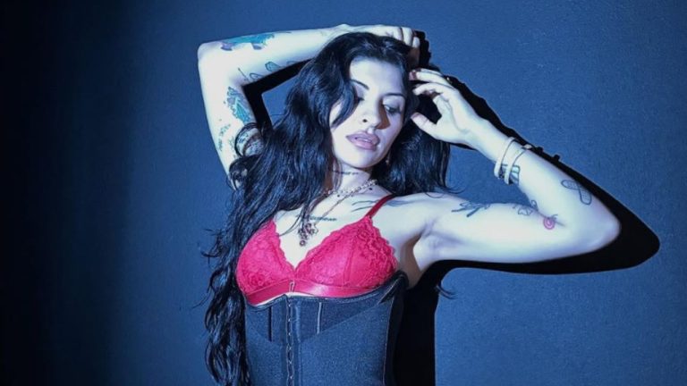 Imagen Principal de Nota: ¿Indirecta para Nodal y Ángela Aguilar? Cazzu lanza 'Con otra' y causa revuelo