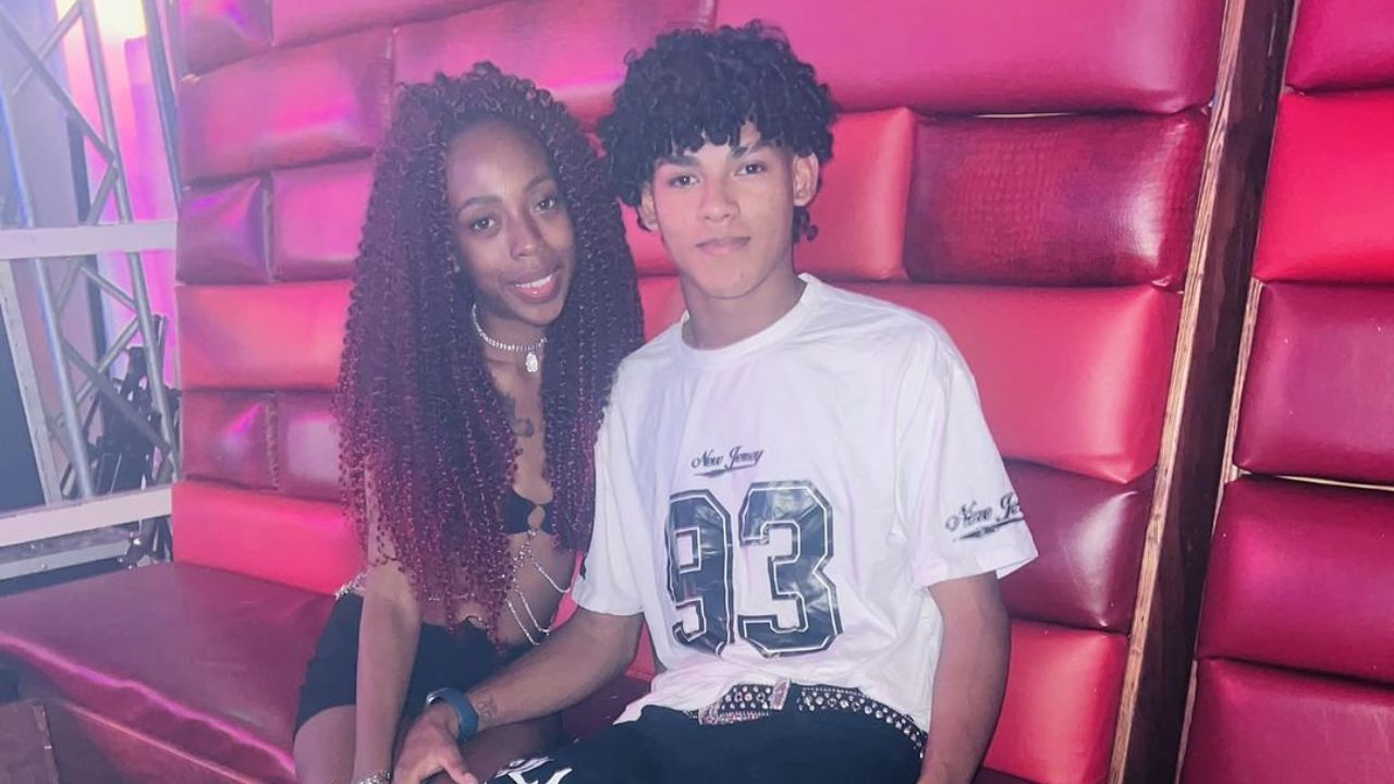 Imagen Principal de Nota: Pareja de Lidia llora ante la llegada de su hijo