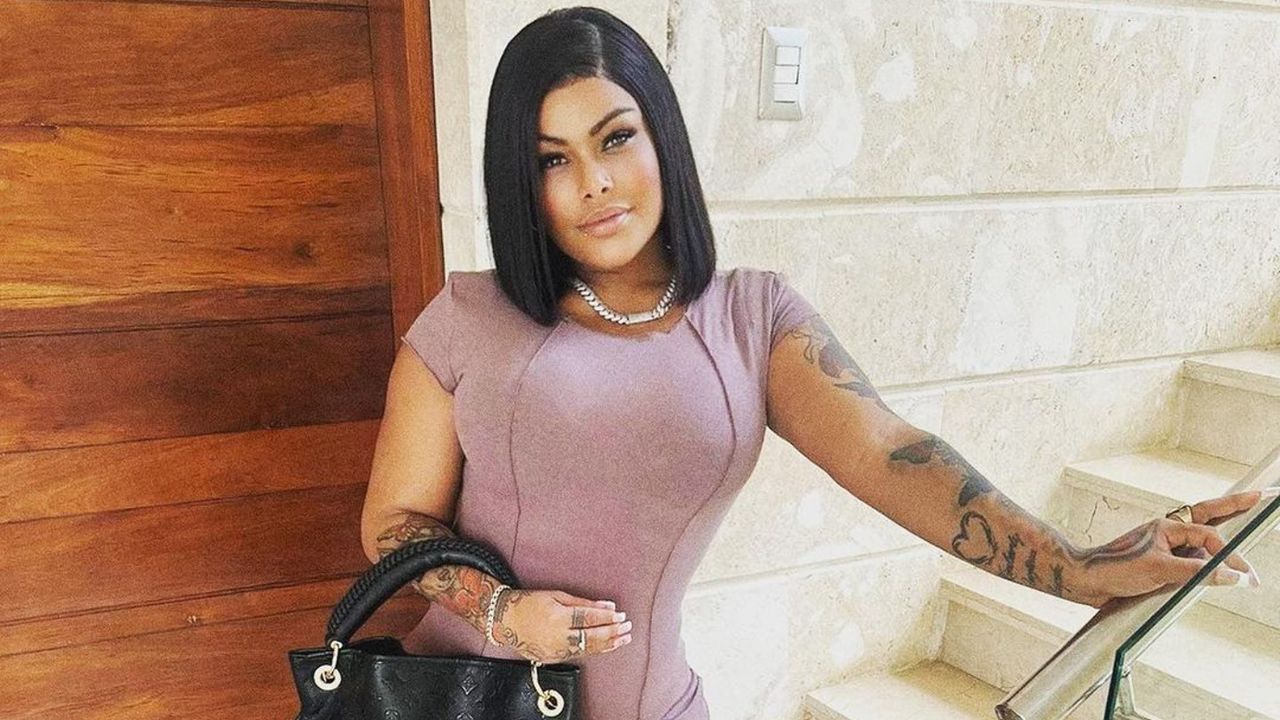 Imagen Principal de Nota: Madre de Yailin La Más Viral se somete a cirugía estética