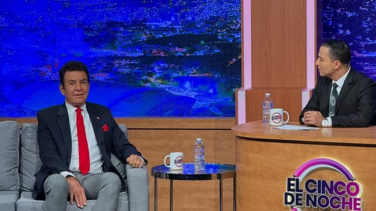 Imagen Principal de Nota: Salvador Nasralla aclara su futuro: ¿Seguirá en la televisión o se quedará en la política?