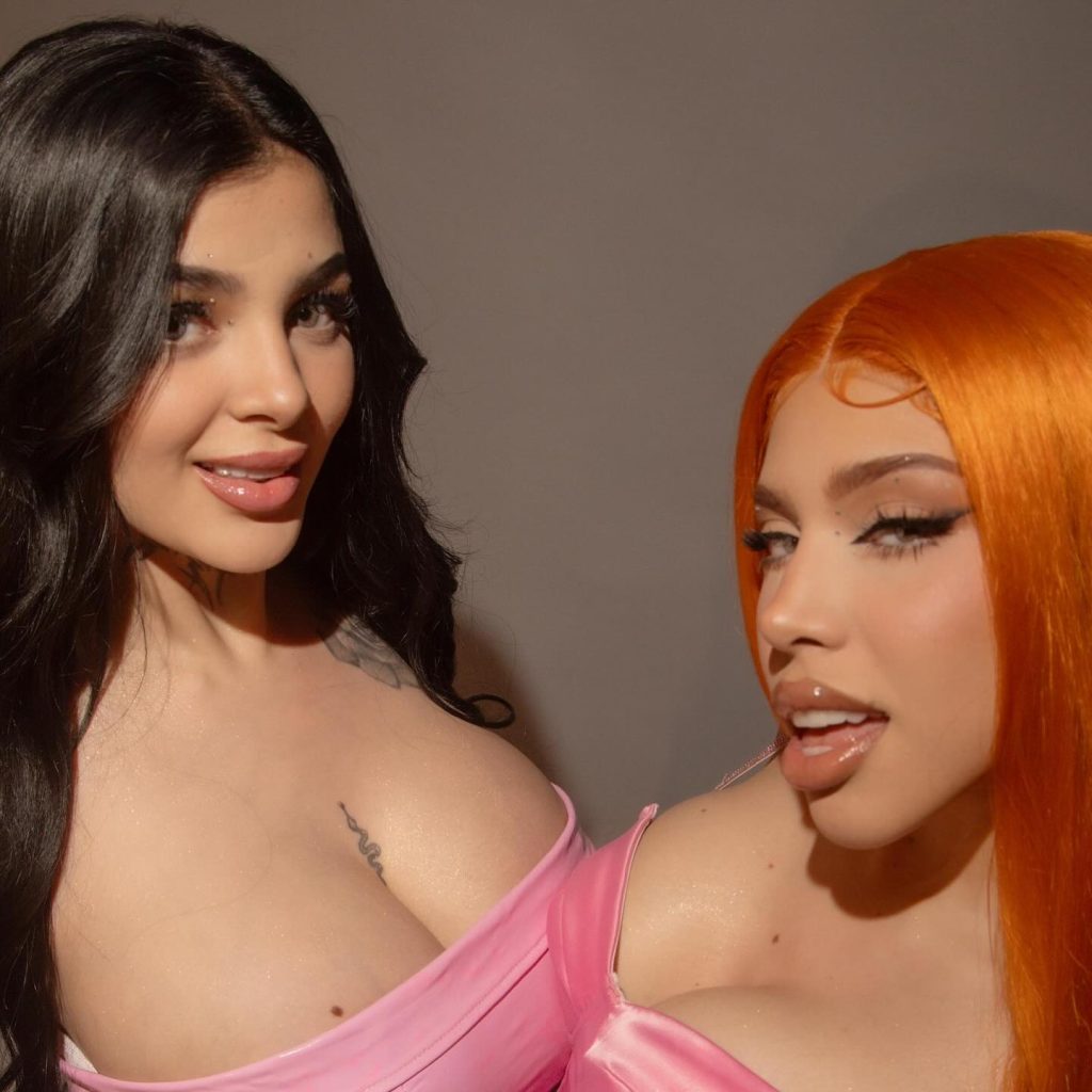 Yeri Mua y Karely Ruiz: