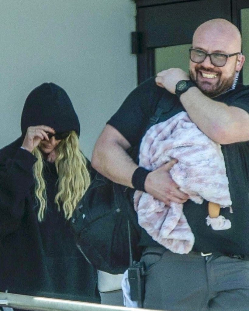 Britney Spears y su muñeco bebe