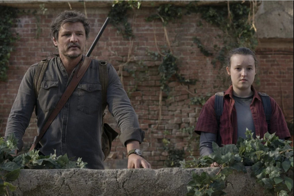 Pedro Pascal en actuación de la serie The Last of Us
