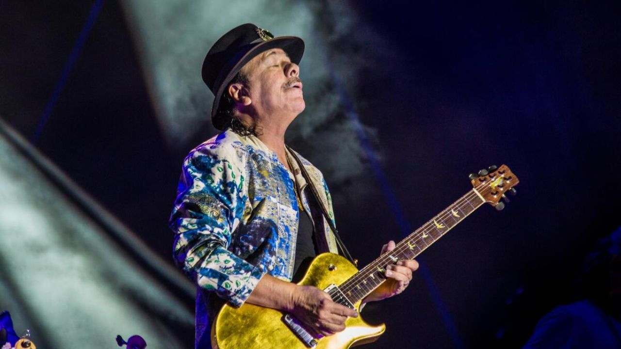 Imagen Principal de Nota: Carlos Santana es hospitalizado de emergencia ¿cuál es su estado de salud?