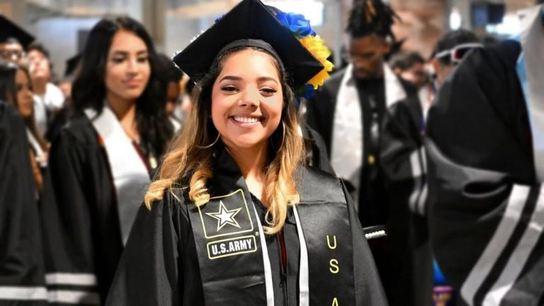 Imagen Principal de Nota: Dunia Santos conmueve al contar su historia "llegue a los 10 años"
